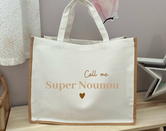 Sac en jute personnalisable pour offrir un joli cadeau à vos maîtresses, nounous et Atsem. Un sac fourre-tout pour la fin d’année scolaire