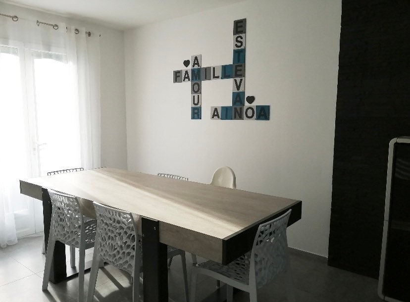 Décoration Lettre Scrabble Géante en Bois Patiné Pour La Famille