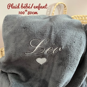 Couverture douce à personnaliser avec le prénom du bébé ou de lenfant de votre choix. Un beau et grand plaid qui tiendra bien chaud Anthracite