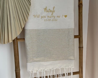 Colorful and embroidered fouta to offer to Grandma, Mom, Mistress and nanny with the personalized message of your choice