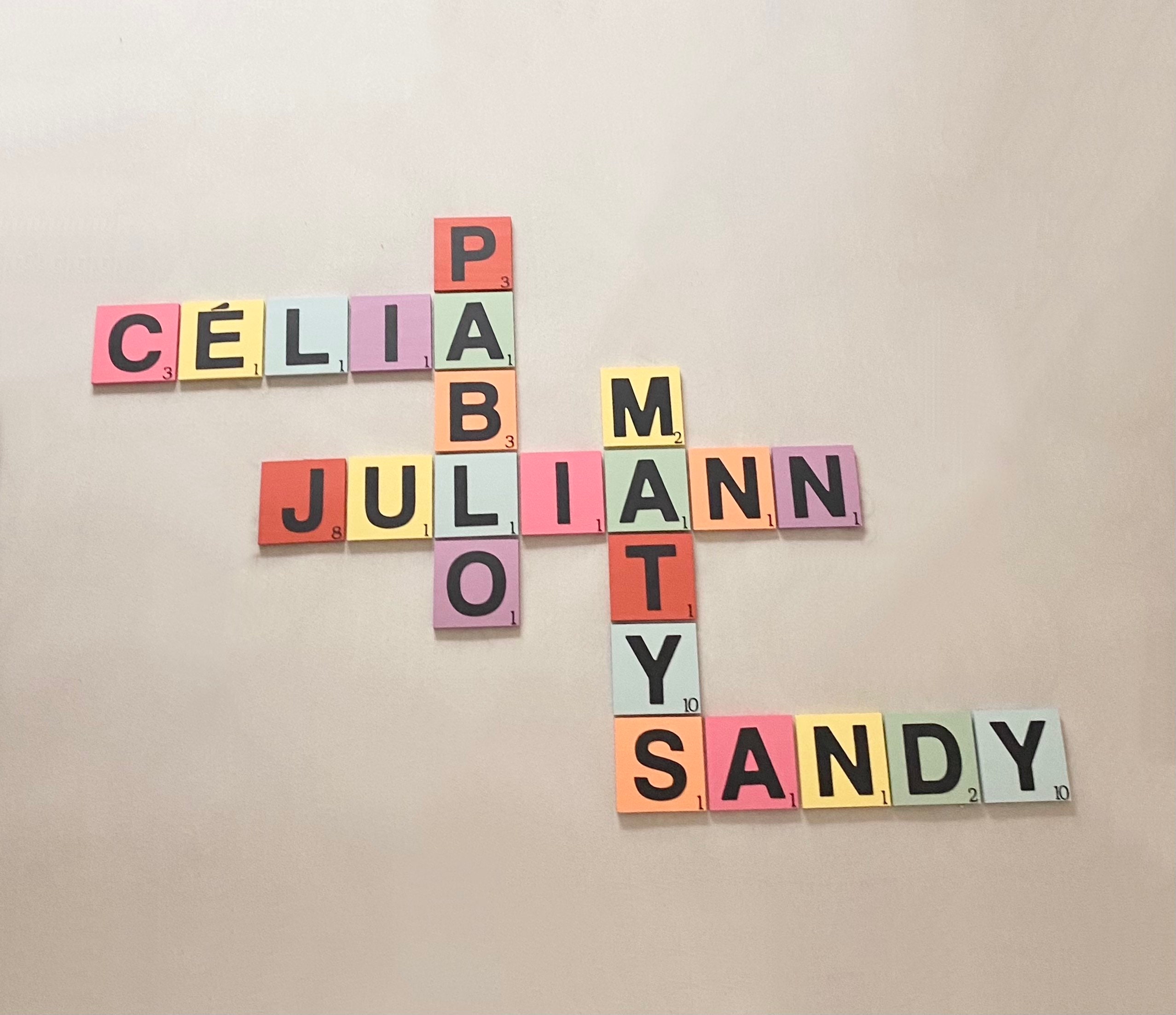 Décoration Lettre Scrabble Géante en Bois Patiné Pour La Famille