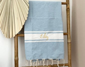 Colorful and embroidered fouta to offer to Grandpas, Dads, Masters and Godfathers with the personalized message of your choice