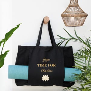 Bestickte Yoga-Einkaufstasche aus Bio-Baumwolle, personalisiert mit Ihrem Vornamen. Als Geschenk für Mütter, Großmütter, Patinnen und alle Sportler.
