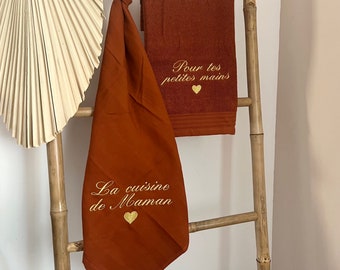 Grand torchon de cuisine brodée pour un cadeau  personnalisé à offrir avec le prénom ou le mot de votre choix.