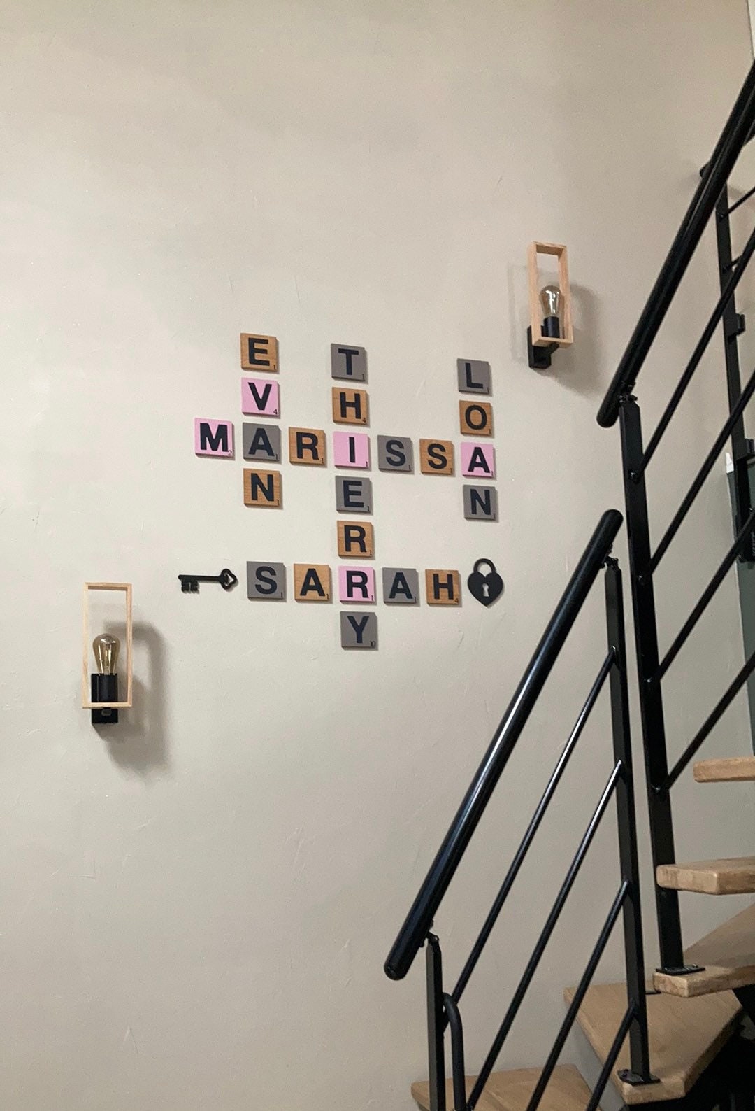 Décoration Lettre Scrabble Géante en Bois Patiné Pour La Famille
