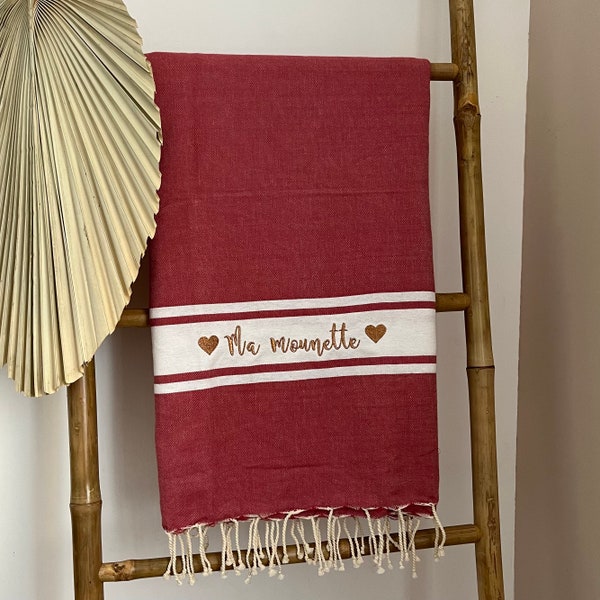 Fouta colorée et brodée à offrir aux Mamie, Maman, Maîtresse et nounou avec le message personnalisé de votre choix