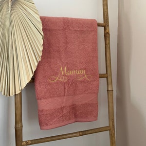 Grande serviette de bain brodée pour cadeau invité à personnaliser avec le prénom ou surnom de votre choix.