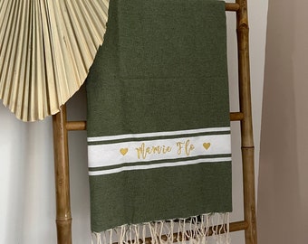 Colorful and embroidered fouta to offer to Grandma, Mom, Teacher and nanny with the personalized message of your choice