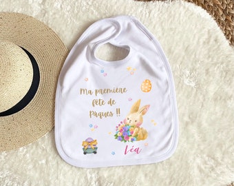 Bavoir bébé à personnalisé et à offrir pour sa première fête de Pâques. Un joli cadeau de naissance qui fera plaisir avec le prénom de bébé