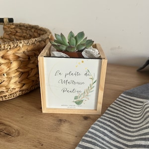 Pretty wooden pencil pot or flower pot to personalize to make a nice gift for Mother's and Grandma's Day