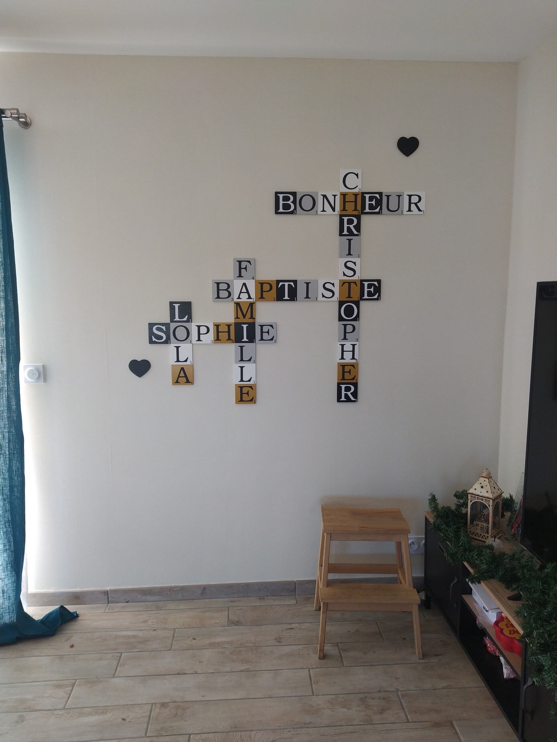 Décoration Lettre Scrabble Géante en Bois Patiné Pour La Famille