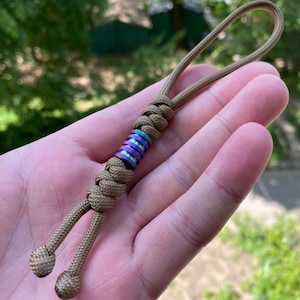 Paracord lanyard, Zeus Coyote Brown.  With titanium bead