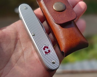 Victorinox 91-93 mmナイフ用レザーベルトシース：Pioneer、Farmer X