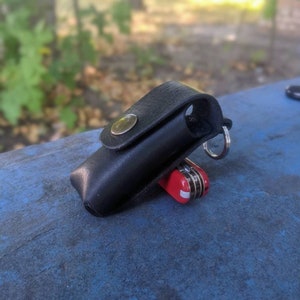 Custodia in pelle, fondina con passante per cintura e portachiavi, realizzata per Victorinox MiniChamp, Leatherman Micra e altri piccoli multiutensili.