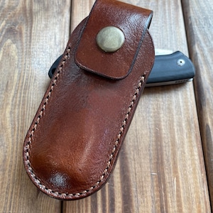 Etui en cuir fabriqué de série avec clip ceinture Je le fabriquerai pour des couteaux tels : vrais, griptilian, week-end, bugout, tord river et autres