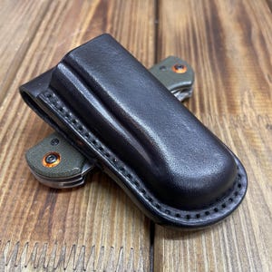 Benchmade weekender molded leather vertical sheath