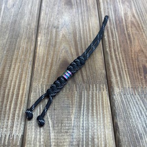 Reflective paracord lanyard, Zeus Black.  With a small titanium bead