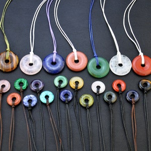 Kristalledelstein Donut Schnur Halskette ， Einstellbare Schnur Schnur Natürliche Kristall Edelstein Donut Halsketten Chokers ， Chakra Kristall, Reiki Heilung