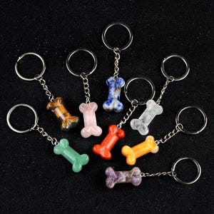 Großhandel 1-50 Stück gemischt Kristall Hundeknochen Schlüsselbund , Hand geschnitzte Hundeknochen Kristall Schlüsselanhänger , Edelstein Hundeknochen Tasche Geldbörse Charms , Hunde-Liebhaber-Geschenk