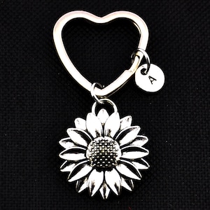 Personalized Sun Flower Key Chain, Sunflower Keychain, Sunflower Pendant, Hippie Key Holder,Initial Keychain,Gift for Best Friend