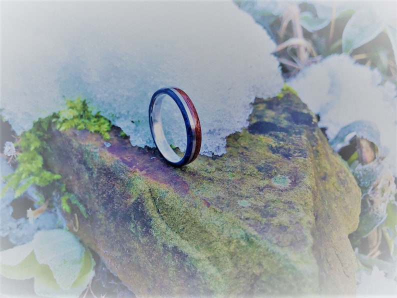 Mahogany bentwood ring with Stirling Silver core and inlay with Lapis Lazuli band
