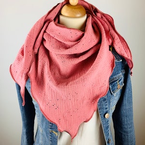 Écharpe en châle en rose ancienne avec broderie perforée et ourr