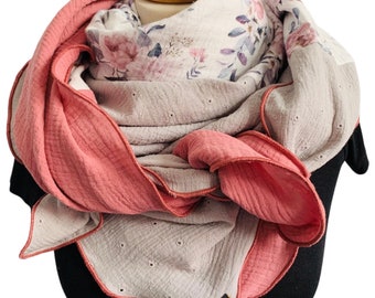 Schal aus Baumwolle in den Farben Altrosa, rosa Blumen und hellgrau Lochstickerei
