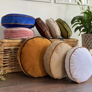 Round Pillows, 30 color pillows, Cover and Insert, Customizable Piping Colors, Velvet round chair pad Cushion, Round Floor Cushion