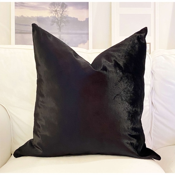 Luxury Black Velvet Pillow Cover: Soft Upholstery Fabric