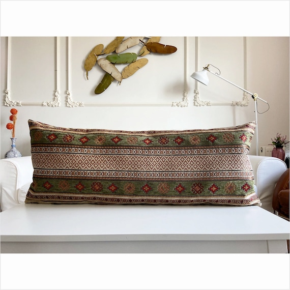 Green Rug Pattern Pillow Cover: Chenille Woven Decorative Cushion