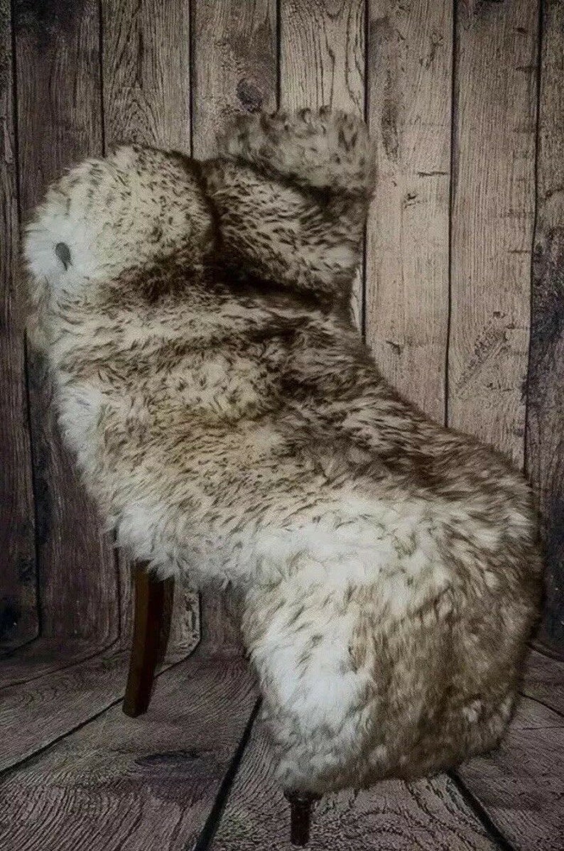 Sheepskin Rug 100% Natural Wolf Tipped Colour Chair cover very soft and warm, good for the floor under the feet cooling in the summer warming in the winter