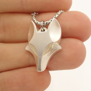 Collana con testa di volpe placcata in argento: gioielli minimalisti con animali