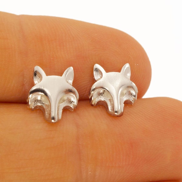 Cute silver wolf stud earrings, small animal dainty stud elegant earrings, simple charm detailed fashion minimalist tiny earrings wolf
