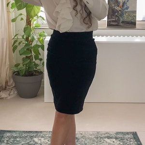 90s vintage | Escada Margaretha Ley | black velvet skirt | size small | Made in Germany