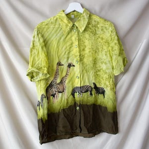 Vintage Short Sleeve Blouse Safari Themed Size Medium Oversize Animal Print GIraffe Zebra Summer Shirt