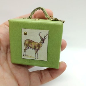 Maleta verde miniatura para Blythe. Mini maleta con foto de ciervo para muñecas escala 1:6. Juego de 16 uds.