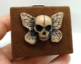 Miniature brown suitcase  with skull for  blythe.
