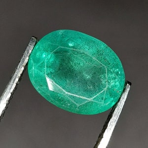 ファセットエメラルド人気の天然貴石オーバルシェイプジェムストーン 1.80 カラットの美しいエメラルドルースストーンジュエリー作りに最適 AN- 240