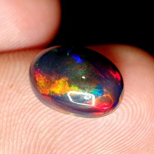 ブラックエチオピアオパールカボション 最高品質の希少天然マルチファイアエチオピアオパール オーバルシェイプ 1.90 カラット ルースストーン ジュエリー製作用 AN- 73