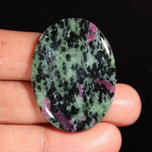 Naturlig Rubin Zoisit Oval Ädelsten (72.10 C.T) – Polerad Sten Cabochon