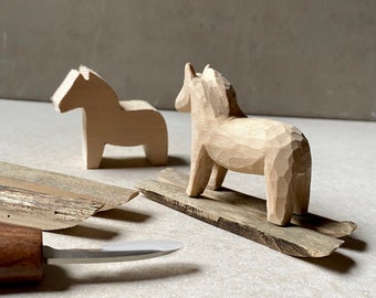 Beginner Whittling Kit: Scandi Dala Horse Wood Carving with Tool
