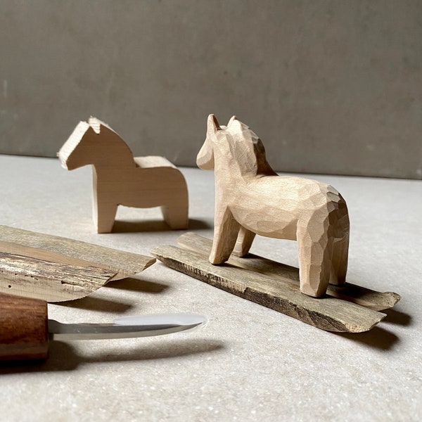 Kit de dégrossissage pour débutant | Fabriquez votre propre cheval de bois | Ensemble d'outils de sculpture Whittling | Kit de sculpture sur bois à tailler le cheval Scandi Dala en bois flotté