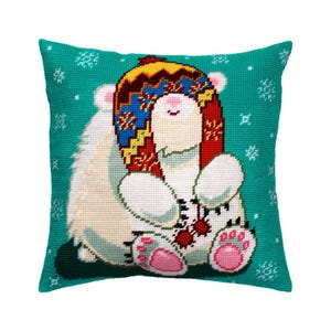 Kit d'oreillers pour broderie « Ours dans un chapeau de trappeur », kit de coussins tapisserie, kit de point de croix, kit de broderie, taille 16 x 16 po. (40 x 40 cm)