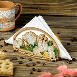 Kit porta tovaglioli fai da te "Peonie bianche", kit ricamo con perline, punto perline, kit artigianato con perline, decorazioni in legno