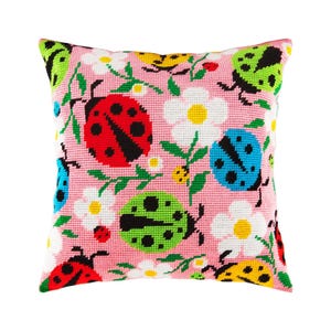 DIY ニードルポイント ピロー キット「てんとう虫と花」、タペストリー クッション キット、ハーフ クロスステッチ キット、刺繍キット、サイズ 16"x16" (40 x 40 cm)