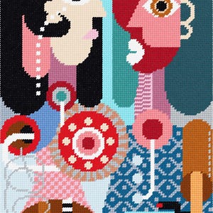 Könnte beinhalten: Ein Stickbild mit zwei stilisierten Figuren im Profil. Die linke Figur hat schwarzes Haar und ein rosafarbenes Gesicht, während die rechte Figur ein mehrfarbiges Gesicht mit roten, rosafarbenen und blauen Bereichen aufweist.