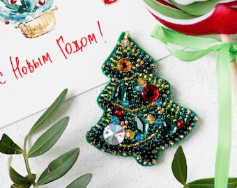 Upcycling Costume Jewelry into a Christmas Tree