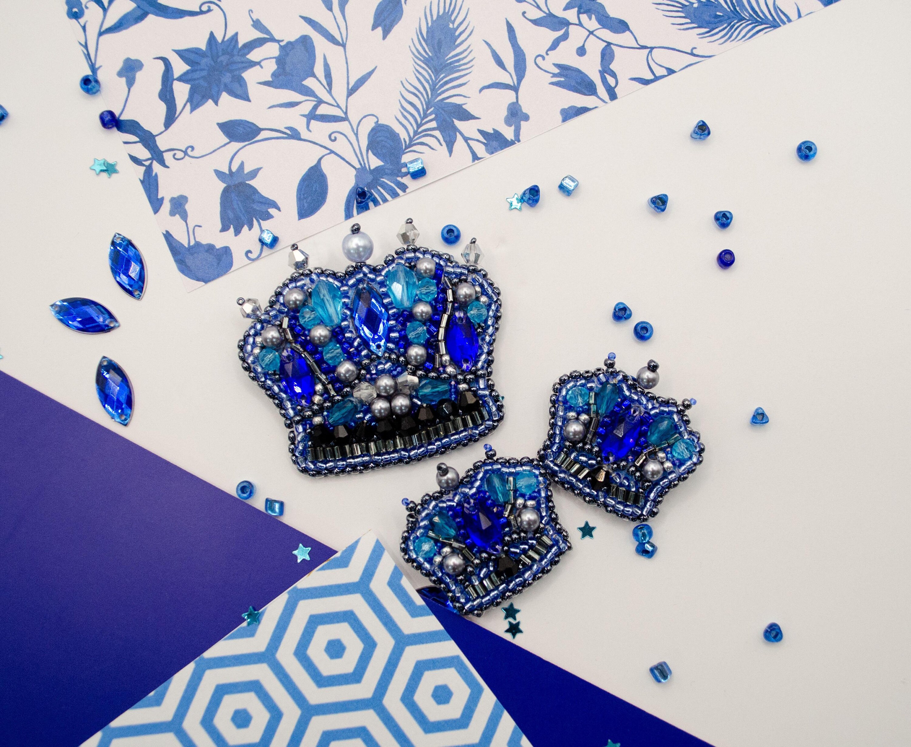 Broche Couronne Brodée Perles Et Cristaux - Noire, Luxe, Livraison Gratuite