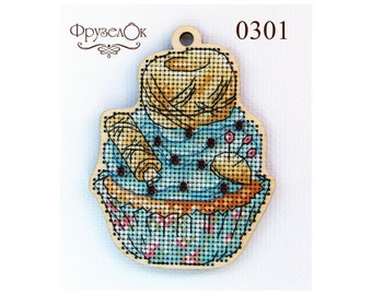 May include: A wooden craft kit featuring a blue and white cupcake with a ball of yarn, a roll of fabric, and pins. The kit is labeled "0301" and "Фрузелок".