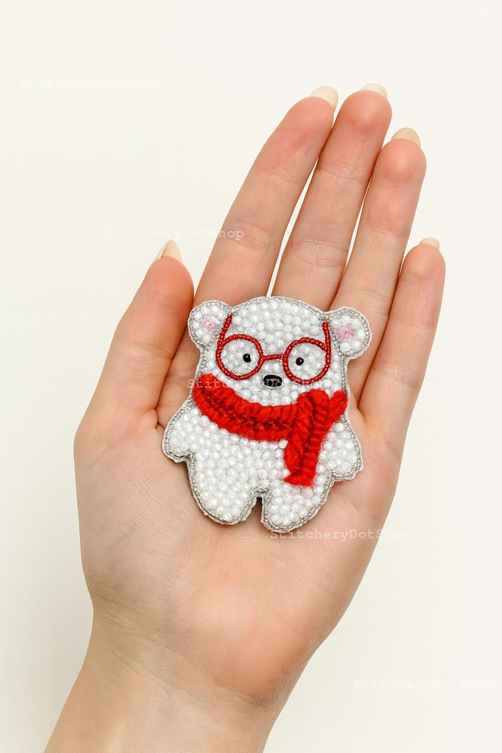 Kit de broderie perlée pour créer une broche « Ours polaire », kit de fabrication de bijoux DIY, kit d'épingles pour broche, broche de rocailles, kit de broderie de perles - France